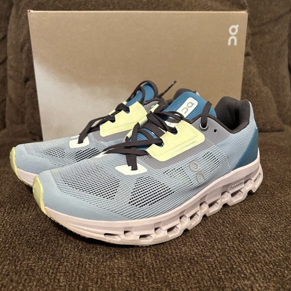 On Running Shoes - On Cloudstratus